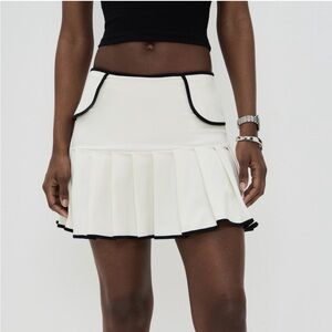Chic Cream Pleated Mini Skirt with Black Trim